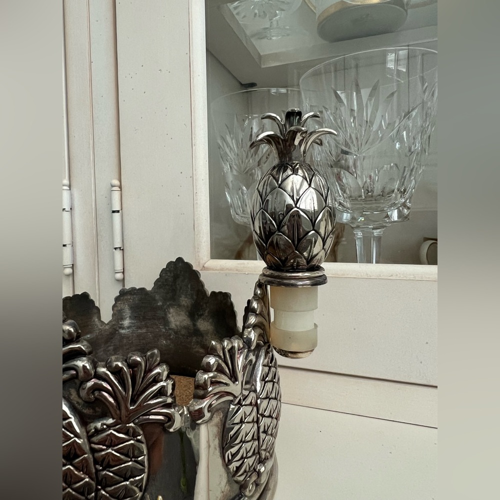 Godinger Pineapple Silver Plated Wine holder with stopper - Picture 3 of 10